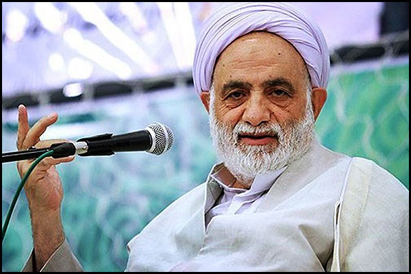 هدف دشمن از تضعیف جایگاه رهبری ضربه زدن به اسلام است