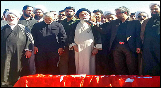  نماز سردار سلیمانی در پیکر پدرش