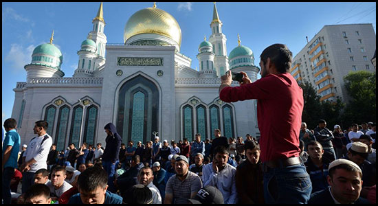 معترضان به قانون عدم نماز در فرانسه، گرد هم آمدند.