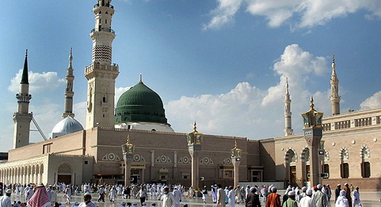 آیا حضرت محمد(ص) در نماز بر خودش هم صلوات می‌فرستاد؟