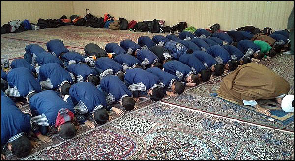 777 نماز جماعت ویژه هفته وحدت در تویسرکان اقامه شد