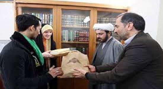 اسلام آوردن دختر جوان آلمانی در حرم امام رضا(علیه السلام)