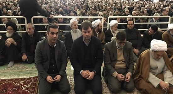  حضور سرمربی جدید تراکتورسازی در نماز جمعه تبریز