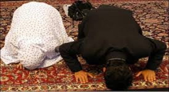  با همسر بی‌نماز خود چگونه رفتار کنیم