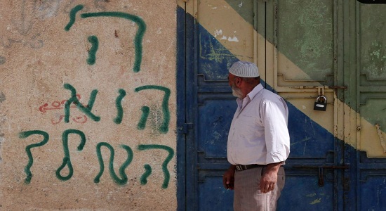 شهرک نشینان صهیونیستی به مساجد و منازل فلسطینیان حمله کردند
