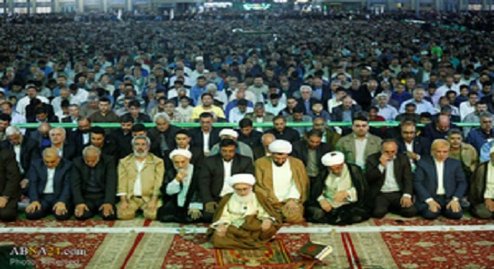 اقامه نماز جماعت شب نیمه شعبان به امامت آیت الله العظمی نوری همدانی برگزار شد
