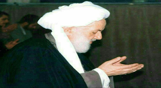 گناه مانع نماز شب می شود.