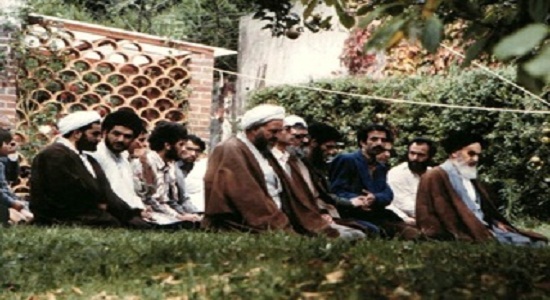 ماجرای تنظیم ساعت پلیس نوفل لوشاتو با نماز امام (ره) چه بود؟