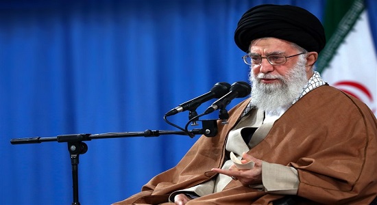 امام خامنه ای: ریشه یابی حوادث عاشورا در بی نمازی