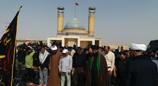 از واکس زدن کفش زائران تا اقامه نماز جماعت 