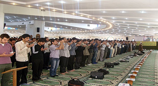در محیط دانشگاهی ساعات کلاسی با وقت نماز نباید تداخل داشته باشد