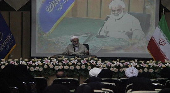 بانوان طلبه درباره نماز، قرآن و امام زمان(عج) مطالعه کنند
