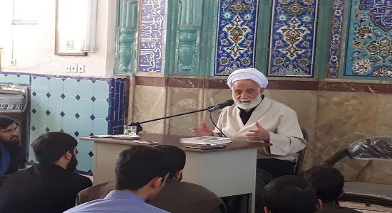 خدمت به مردم هویت روحانیت است/ به روحانی بودن افتخار می کنم