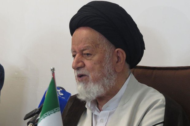 انگشتر متبرک مقام معظم رهبری به دست‌اندرکاران اجلاسیه نماز در سمنان اهدا شد