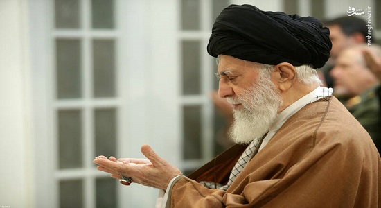 اقامه نماز جماعت در دیدار فرماندهان نیروی انتظامی با رهبر انقلاب