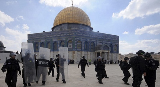 نظامیان صهیونیست به نمازگزاران فلسطینی یورش بردند