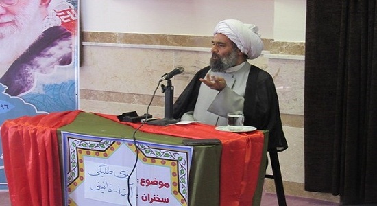 صدای نماز؛ بلند‌تر از صدای مرگ بر آمریکا