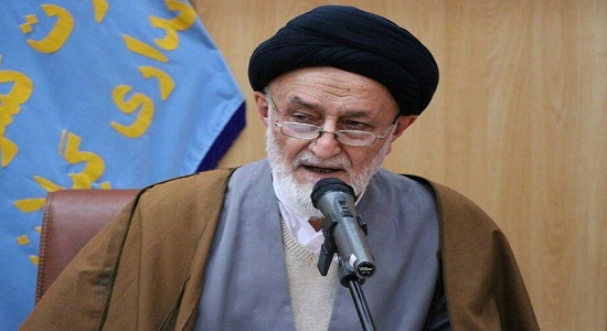  امام خمینی(ره) به نماز ارزش و بها می‌دادند و نماز را مقدم بر همه چیز می‌دانستند