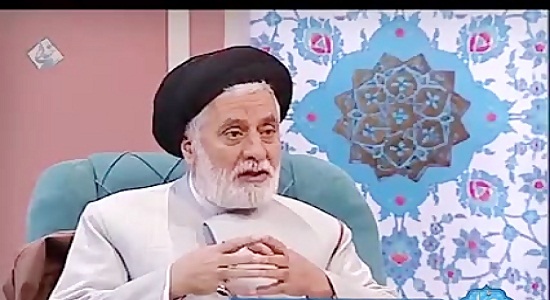 پیامبر(ص) کار رسالت خود را با اقامه نماز آن هم به جماعت آغاز کردند