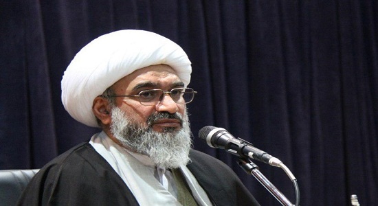 نماز با معرفت انسان را از سقوط شخصیت نجات می‌دهد