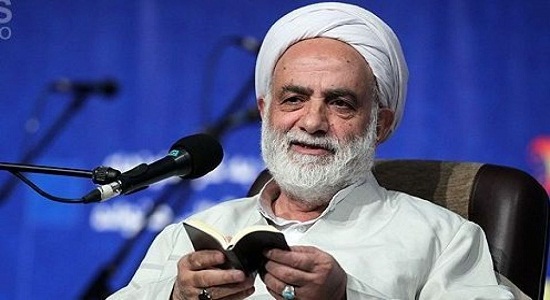 دوران اعتکاف همه معتکفین تلفظ نماز را یاد بگیرند