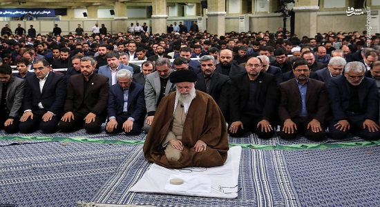 نماهنگ آرامش دلها (اقامه نماز ظهر و عصر توسط امام خامنه ای)