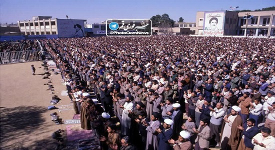 نماز جمعهٔ قم دی ماه ١٣۶۴