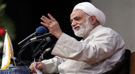 مومن هرگز از مسیر حق منحرف نمی شود
