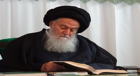 نماز جماعت مرحوم آیت‌الله حسینی شاهرودی (ره) در پیاده‌روی اربعین دهه ۴۰ 