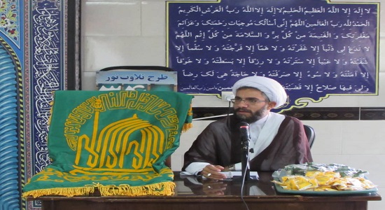 جوانان با به جای آوردن نماز خود را از آسیب های فضای مجازی مصون‌ نگه می دارند