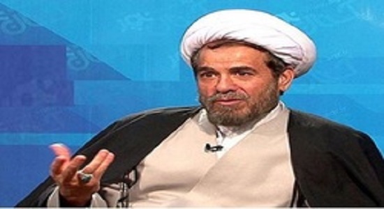 اقامه نماز با خشوع و خضوع از ویژگی های خانواده های قرآنی 