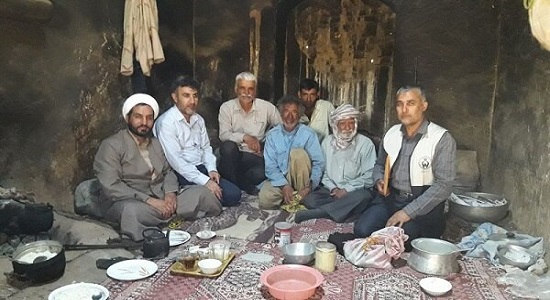 امام جمعه ای در محراب و مزرعه