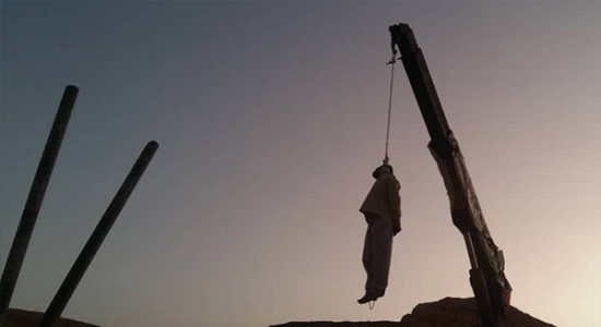 حکم قصاص قاتل امام جمعه کازرون صبح امروز در ملاعام اجرا شد