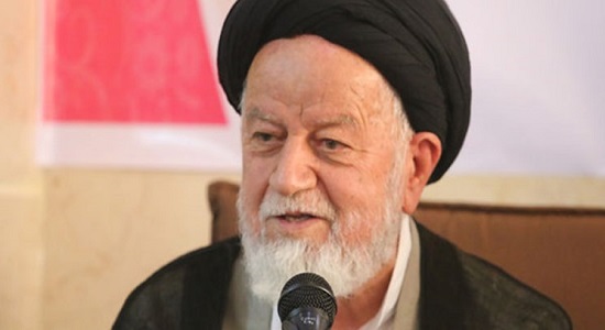 دریافت مزد برای خواندن نماز پسندیده نیست/ توجه به نماز از خانواده آغاز شود