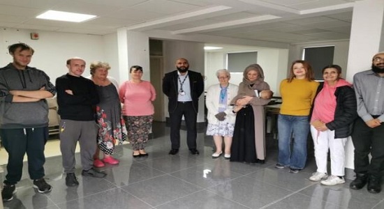 زنان و مردان انگلیسی از مسجدی در بلکبرن بازدید کردند