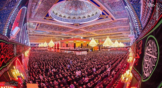 تصویری زیبا از نماز شب تاسوعا در صحن حرم حضرت عباس(علیه السلام)