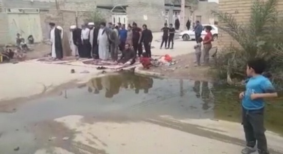 اقامه نماز جماعت در منطقه عین ۲ اهواز