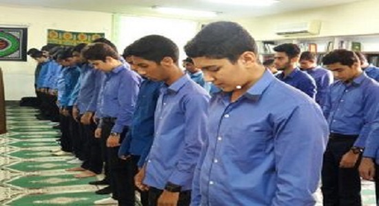 نماز خواندن در مدارس اجباری نیست