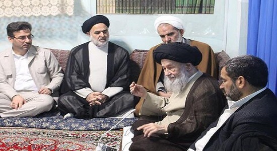 نسل جوان را نسبت به اهمیت فریضه الهی نماز آگاه کنیم