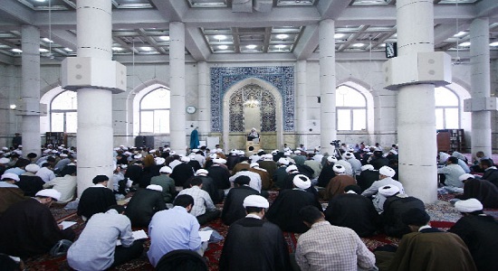 عالمی که در تحصیلات از نماز کمک گرفت