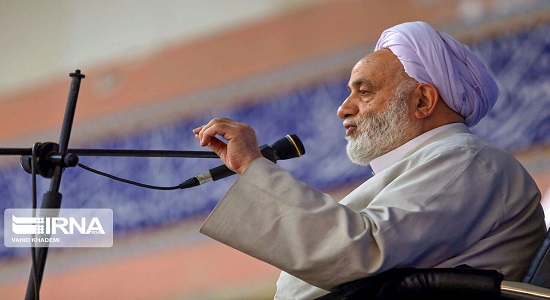 سواد آموزی همراه با نماز و قرآن آموزی باشد
