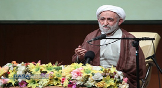 حضور قلب در نماز طبق روایات چگونه است؟ 