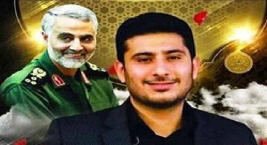 در وقت نماز به او اقتدا می‌کردم و نماز می‌خواندیم