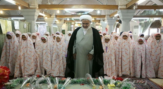 نماز زیر سقف خانه ی ما