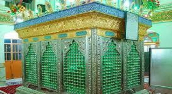 اقامه نماز جماعت و زیارت درامامزادگان شهرهای کم خطر با فاصله گذاری اجتماعی/برپایی ایستگاه های سلامت برای غربالگری زائرین