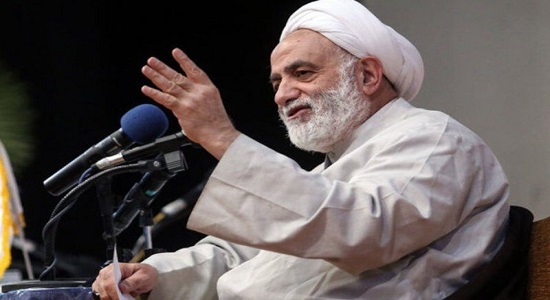 دوست دارم نماز بخوانم، ولی مسخره می کنند