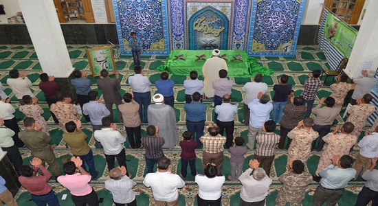 برگزاری نمازها با حضور جوانان و رعایت پروتکل بهداشتی