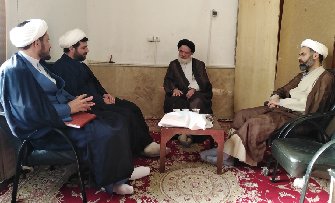 جلسه مدیر مرکز تخصصی نماز با امام جمعه شهرک پردیسان قم