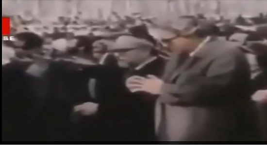 سفیر امریکا در صف اول نماز جمعه!