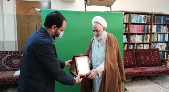 ضبط هزار و پانصدمین نکته ناب قرآنی و تقدیر از استاد قرائتی